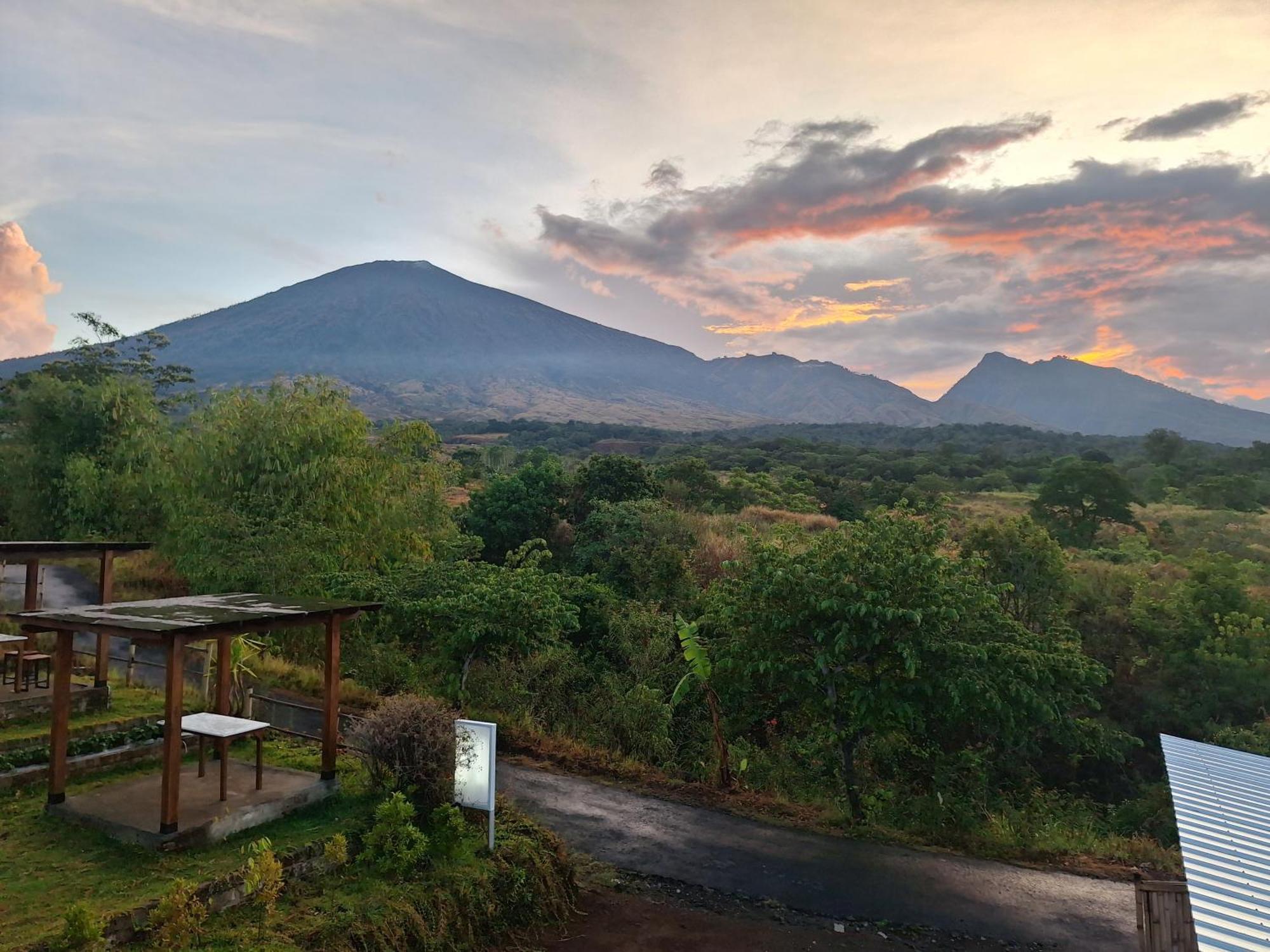 Family Rinjani Bungalow Sajang Luaran gambar